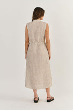 Load image into Gallery viewer, Naturals by O&amp;J Linen Dress Ginger Slice colour back shot
