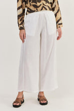 Load image into Gallery viewer, Naturals by O&amp;J Linen Pants White colour front shot
