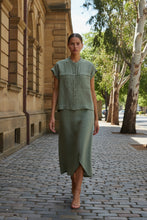 Load image into Gallery viewer, Naturals by O&amp;J Linen Shirt Artichoke colour front shot
