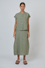 Load image into Gallery viewer, Naturals by O&amp;J Linen Shirt Artichoke colour front shot
