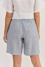 Load image into Gallery viewer, Naturals by O&amp;J Linen Shorts Deckchair colour back shot
