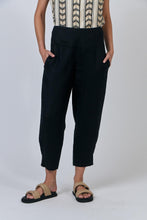 Load image into Gallery viewer, Naturals by O&amp;J Linen Stretch Pants Black colour front shot
