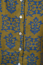 Load image into Gallery viewer, Naturals by O&amp;J V Neck Top Motif colour front closed up shot
