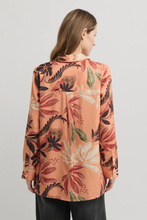 Load image into Gallery viewer, Yarra Trail - Harvest Shirt - Autumn colour back shot
