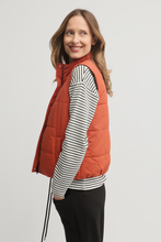 Load image into Gallery viewer, Yarra Trail - Levity Puffer Vest - Black/ Autumn colour side shot
