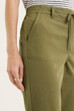 Load image into Gallery viewer, Yarra Trail - Mont Pant - Hunter colour side closed up shot
