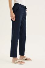 Load image into Gallery viewer, Yarra Trail - Mont Pant - Navy colour side shot
