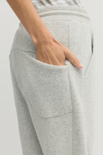 Load image into Gallery viewer, Yarra Trail - Stirling Sweatpant - Silver Marle colour side closed up shot
