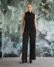 Load image into Gallery viewer, Yarra Trail - Tranquil Knit - Black colour front shot
