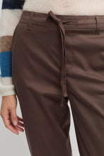 Load image into Gallery viewer, Yarra Trail Nova Jogger Truffle colour front closed up shot
